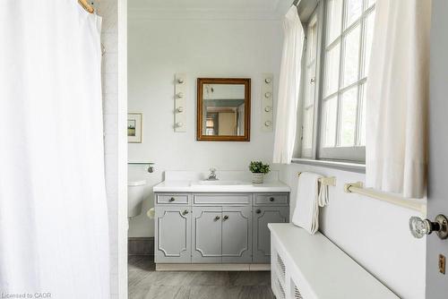 45 Markland Street, Hamilton, ON - Indoor Photo Showing Bathroom