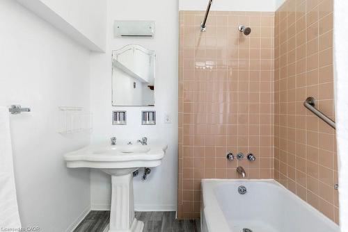 45 Markland Street, Hamilton, ON - Indoor Photo Showing Bathroom