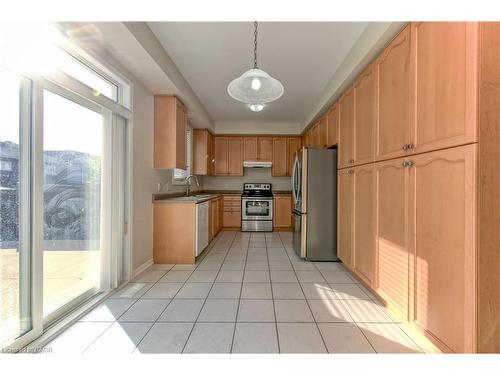 126 Merrilee Crescent, Hamilton, ON - Indoor Photo Showing Kitchen