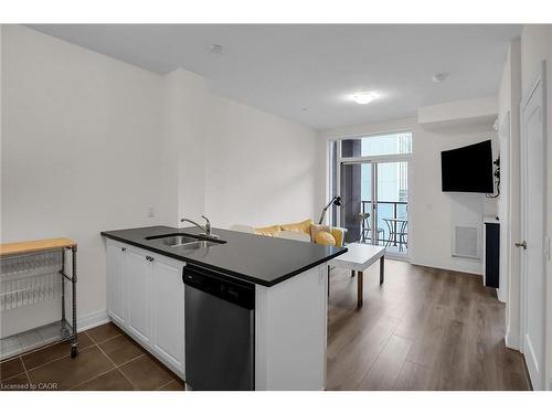431-16 Concord Place, Grimsby, ON - Indoor Photo Showing Kitchen With Double Sink