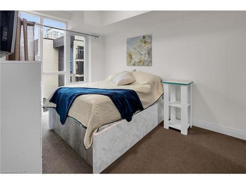 431-16 Concord Place, Grimsby, ON - Indoor Photo Showing Bedroom