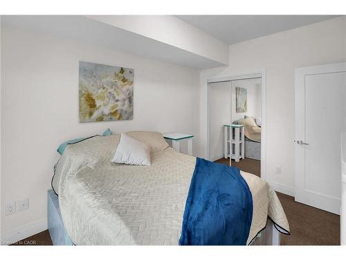 431-16 Concord Place, Grimsby, ON - Indoor Photo Showing Bedroom