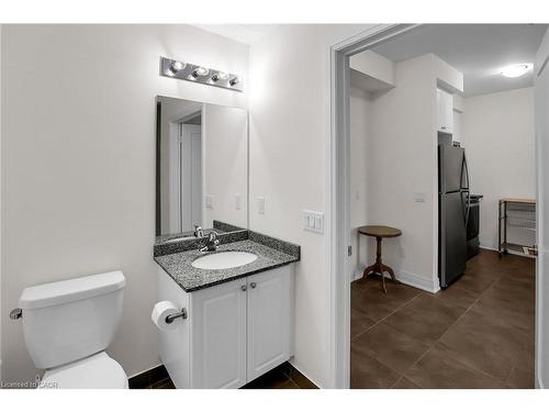 431-16 Concord Place, Grimsby, ON - Indoor Photo Showing Bathroom