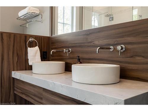 1324 Cambridge Drive, Oakville, ON - Indoor Photo Showing Bathroom