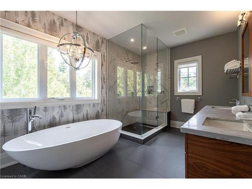 1324 Cambridge Drive, Oakville, ON - Indoor Photo Showing Bathroom