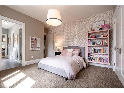 1324 Cambridge Drive, Oakville, ON - Indoor Photo Showing Bedroom