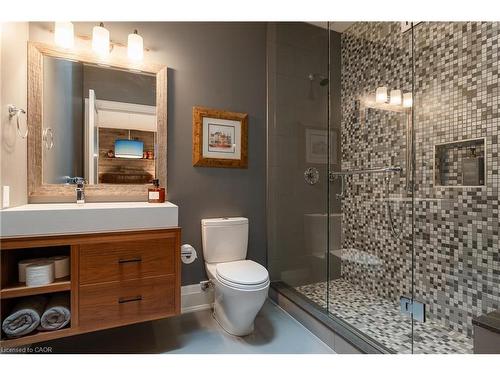 1324 Cambridge Drive, Oakville, ON - Indoor Photo Showing Bathroom