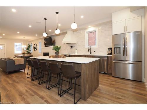 238 Eagle Street S, Cambridge, ON - Indoor Photo Showing Kitchen With Upgraded Kitchen