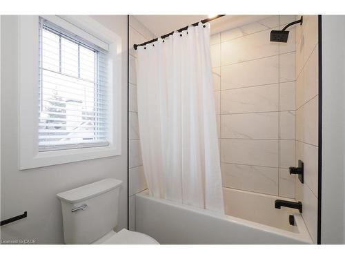 238 Eagle Street S, Cambridge, ON - Indoor Photo Showing Bathroom