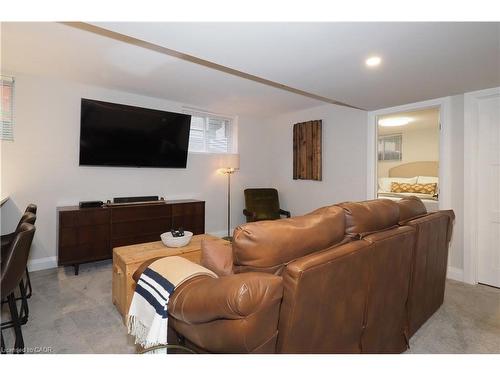 238 Eagle Street S, Cambridge, ON - Indoor Photo Showing Living Room
