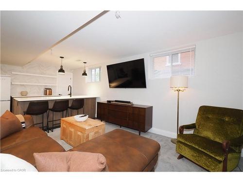 238 Eagle Street S, Cambridge, ON - Indoor Photo Showing Living Room