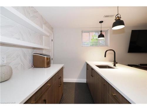 238 Eagle Street S, Cambridge, ON - Indoor Photo Showing Kitchen