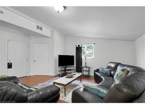 015193 Grey Bruce Townline, Scone, ON - Indoor Photo Showing Living Room