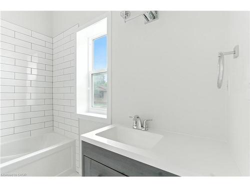 684 Beach Boulevard, Hamilton, ON - Indoor Photo Showing Bathroom