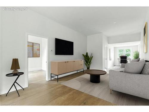 684 Beach Boulevard, Hamilton, ON - Indoor Photo Showing Living Room