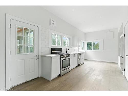 684 Beach Boulevard, Hamilton, ON - Indoor Photo Showing Kitchen