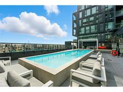 A220-3210 Dakota Common  Burlington, ON L7M 2A8