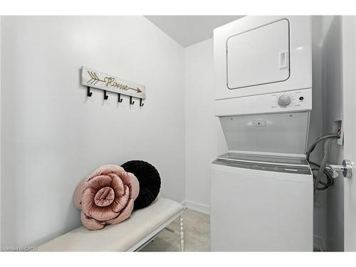 A220-3210 Dakota Common, Burlington, ON - Indoor Photo Showing Laundry Room