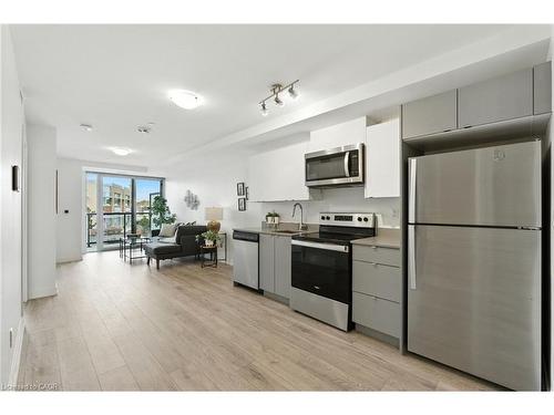 A220-3210 Dakota Common, Burlington, ON - Indoor Photo Showing Kitchen