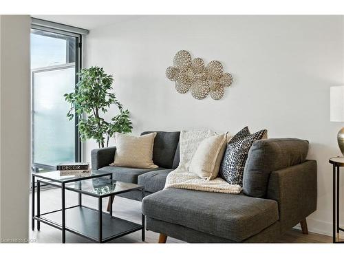 A220-3210 Dakota Common, Burlington, ON - Indoor