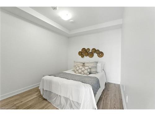 A220-3210 Dakota Common, Burlington, ON - Indoor Photo Showing Bedroom