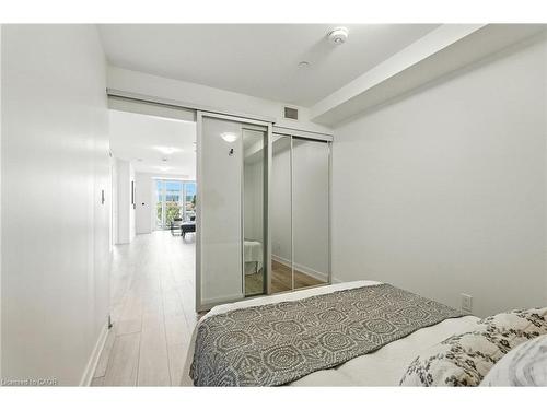 A220-3210 Dakota Common, Burlington, ON - Indoor Photo Showing Bedroom