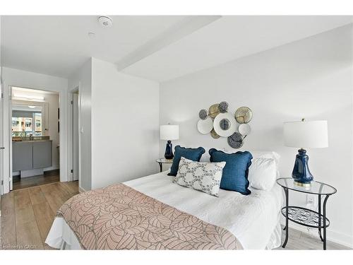 A220-3210 Dakota Common, Burlington, ON - Indoor Photo Showing Bedroom