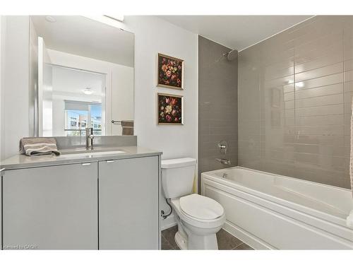 A220-3210 Dakota Common, Burlington, ON - Indoor Photo Showing Bathroom