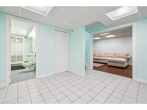 22 Merritt Crescent, Grimsby, ON - Indoor Photo Showing Other Room