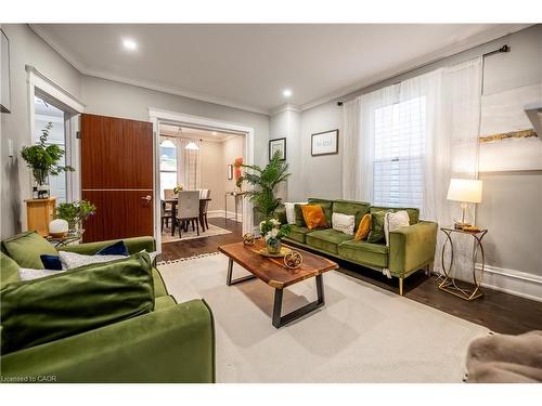 43 Princess Street, Hamilton, ON - Indoor Photo Showing Living Room