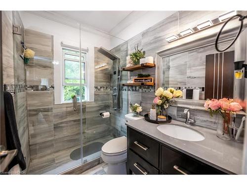 43 Princess Street, Hamilton, ON - Indoor Photo Showing Bathroom