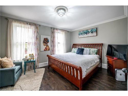 43 Princess Street, Hamilton, ON - Indoor Photo Showing Bedroom