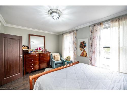 43 Princess Street, Hamilton, ON - Indoor Photo Showing Bedroom