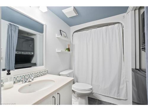 304-4450 Fairview Street, Burlington, ON - Indoor Photo Showing Bathroom