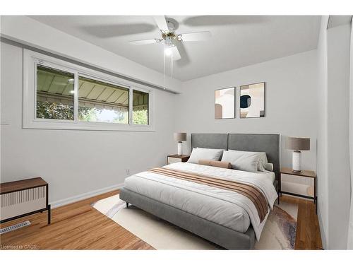 98 Laurier Avenue, Hamilton, ON - Indoor Photo Showing Bedroom