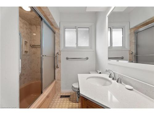 98 Laurier Avenue, Hamilton, ON - Indoor Photo Showing Bathroom
