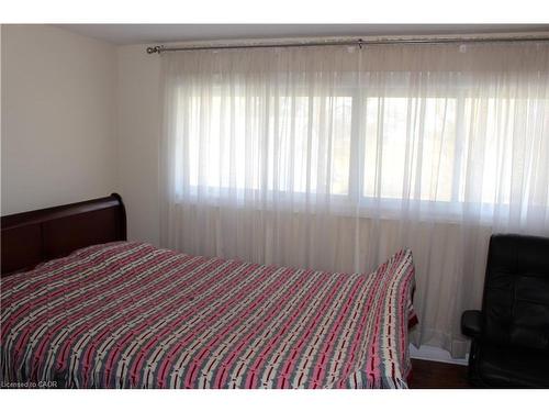 2112 Upper James Street, Mount Hope, ON - Indoor Photo Showing Bedroom
