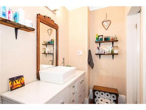 132 First Av E, Shelburne, ON - Indoor Photo Showing Laundry Room