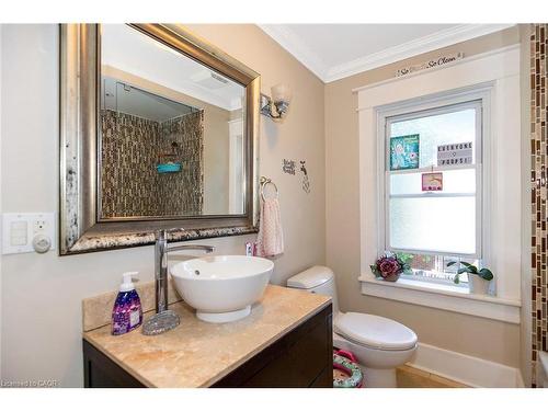 132 First Av E, Shelburne, ON - Indoor Photo Showing Bathroom