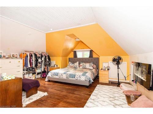 132 First Av E, Shelburne, ON - Indoor Photo Showing Bedroom