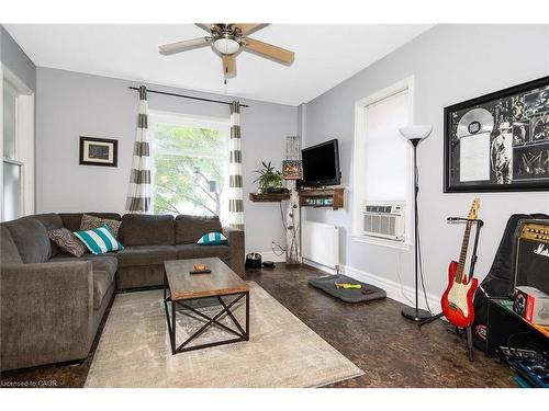 132 First Av E, Shelburne, ON - Indoor Photo Showing Living Room