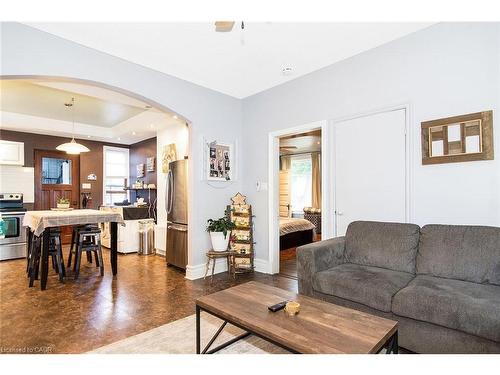 132 First Av E, Shelburne, ON - Indoor Photo Showing Living Room