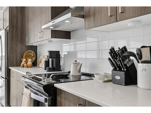 1313-15 Glebe Street, Cambridge, ON - Indoor Photo Showing Kitchen