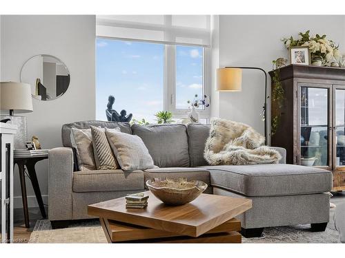 1313-15 Glebe Street, Cambridge, ON - Indoor Photo Showing Living Room