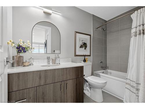 1313-15 Glebe Street, Cambridge, ON - Indoor Photo Showing Bathroom