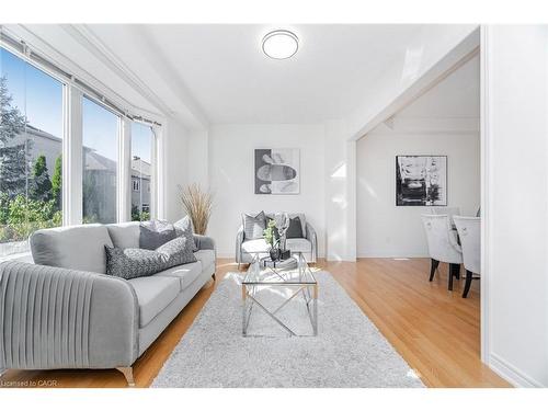 4623 Simmons Road, Burlington, ON - Indoor Photo Showing Living Room