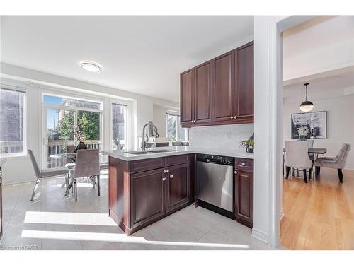 4623 Simmons Road, Burlington, ON - Indoor Photo Showing Kitchen
