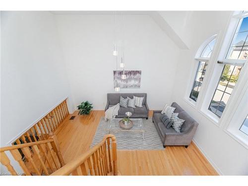 4623 Simmons Road, Burlington, ON - Indoor