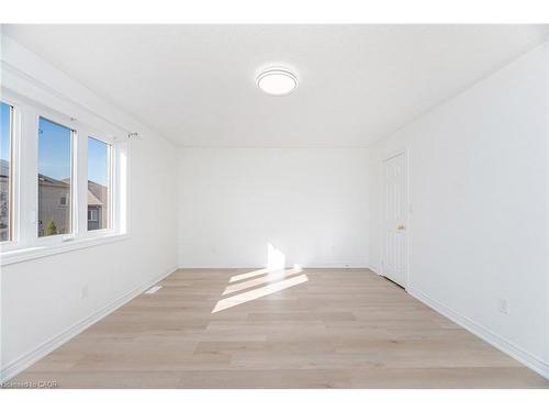4623 Simmons Road, Burlington, ON - Indoor Photo Showing Other Room