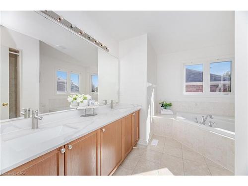 4623 Simmons Road, Burlington, ON - Indoor Photo Showing Bathroom